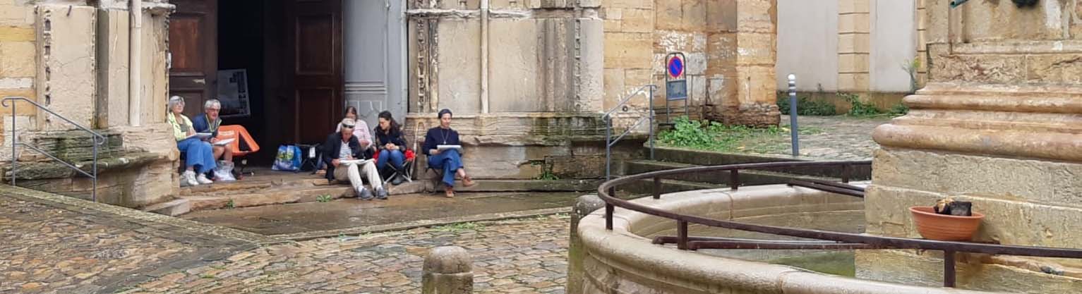 Les stagiaires place Notre Dame à Cluny